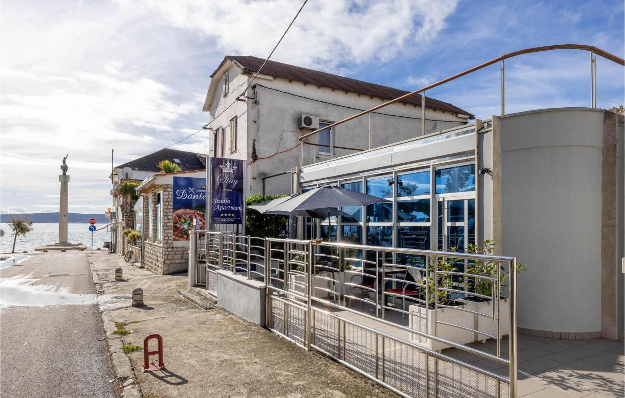 Stunning Apartment In Kastel Novi With Jacuzzi Kaštela Exterior foto